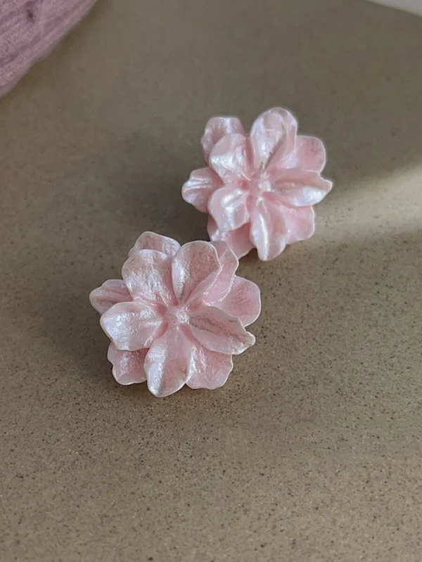 گوشواره میخی گل‌دار صورتی مدل 3D Cornflower — 1 جفت - Image 2