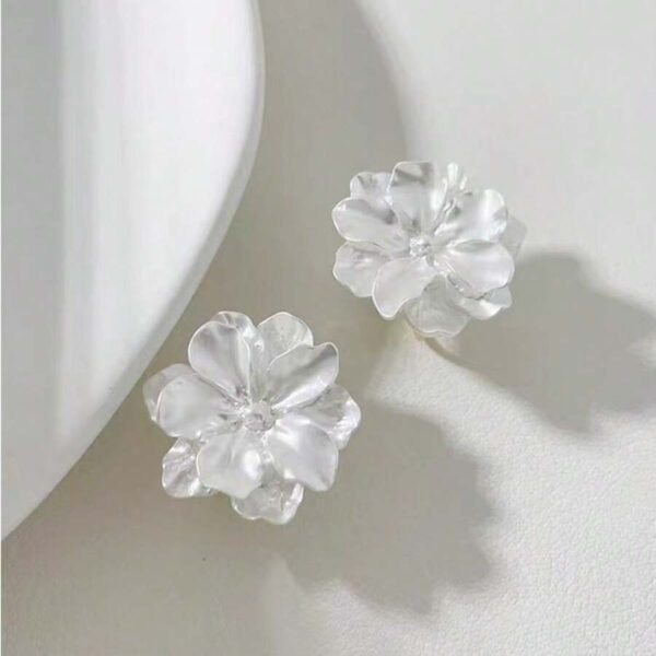 گوشواره 1 جفت — مدل گل سفید (White Flower) - Image 4