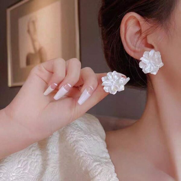 گوشواره 1 جفت — مدل گل سفید (White Flower) - Image 2