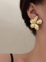 گوشواره میخی مدل Vintage Big Flower Petal — 1 جفت - Image 2
