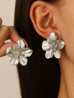 گوشواره میخی گل‌دار مدل Floral — 1 جفت