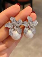 گوشواره گل‌دار نگین‌دار مدل Elegant Floral Rhinestone — 1 جفت