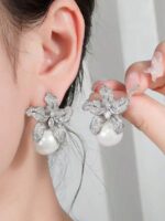 گوشواره گل‌دار نگین‌دار مدل Elegant Floral Rhinestone — 1 جفت - Image 2