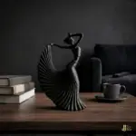 مجسمه دکوری رقصنده با دامن بادبزنی شیک