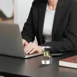اسباب‌بازی ژیروسکوپ انگشتی رومیزی ضد گرانش