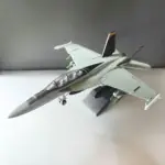 مدل پلاستیکی هواپیمای نظامی F/A-18 Super Hornet 1:72
