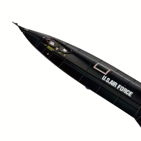 مدل هواپیمای SR-71 مشکی 1:144 با پایه نمایش