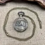 ساعت جیبی کوارتز طرح گرگ با زنجیر و پِلاک