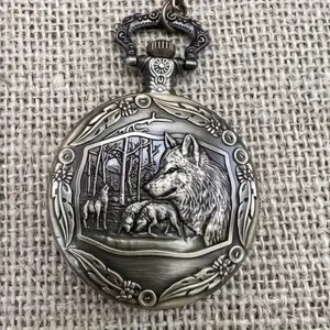 ساعت جیبی کوارتز طرح گرگ با زنجیر و پِلاک