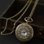 ساعت رومانی برنز با صفحه سفید هالو (کوارتز) استایل لاکچری جیبی