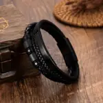 دستبند چندلایه طرح وینتیج چرمی دست‌ساز مردانه