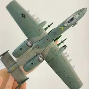 ماکت هواپیمای نظامی A-10 با مقیاس 1:72 (دایکست) به همراه پایه نمایش