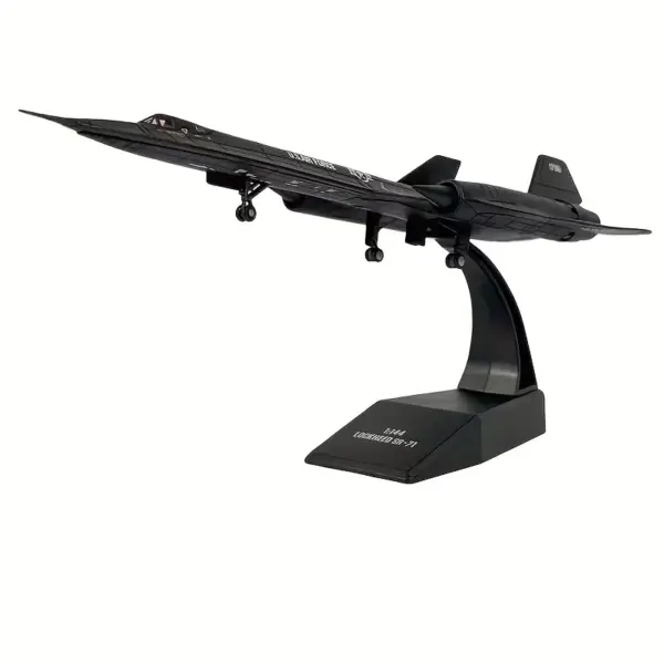 مدل هواپیمای SR-71 مشکی 1:144 با پایه نمایش