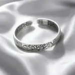 دستبند کاف نقره‌ای رترو طرح نیلوفر و کاراکتر چینی قابل تنظیم