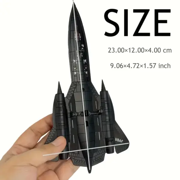 مدل هواپیمای SR-71 مشکی 1:144 با پایه نمایش