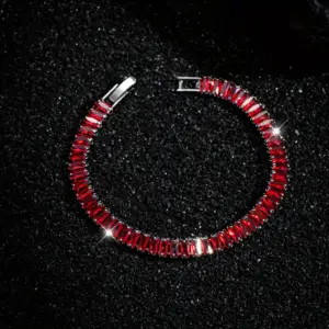 دستبند مستطیلی گوتیک طرح وینتیج رنگ زرشکی تیره