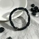 دستبند مهره‌ای مربع مشکی آویز چشم‌نظر طرح وینتیج