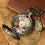 ساعت جیبی شفاف رومانی با تم بوهو و بند آویز