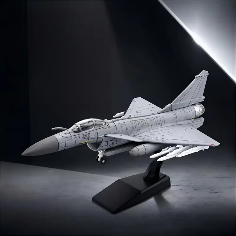 ماکت جنگنده J-10C مقیاس 1:72 با پایه (مدل مونتاژی رومیزی) ماکت جنگنده J-10C مقیاس 1:72 با پایه (مدل مونتاژی رومیزی)
