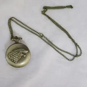 گردنبند ساعت جیبی کوارتز طرح سر گرگ مشکی و وینتیج