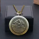 ساعت جیبی کوارتز برنزی حکاکی‌شده با حرکت کوارتز