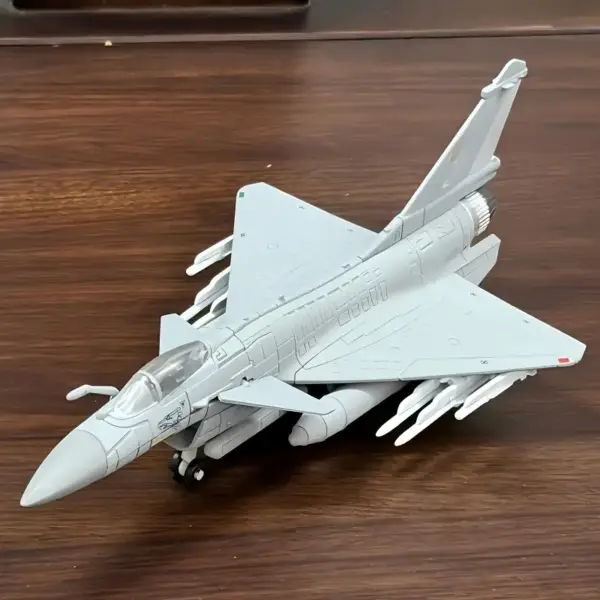 ماکت جنگنده J-10C مقیاس 1:72 با پایه (مدل مونتاژی رومیزی)