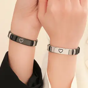 دستبند ست دونفره قلبی شب‌تاب (2 عددی) مناسب ولنتاین